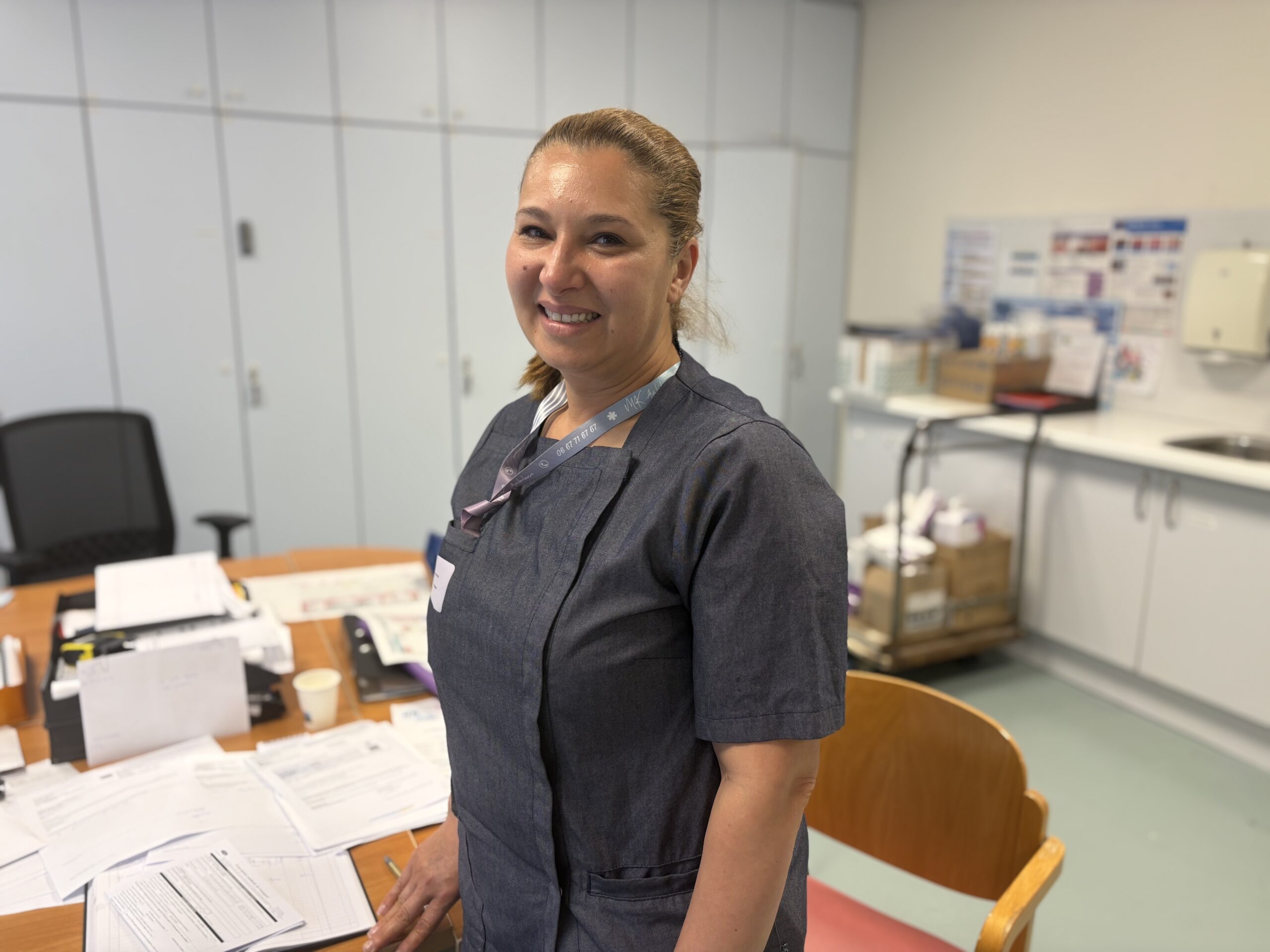 Portrait Fatima Infirmière à l’EPHAD Caritas, une vie de courage, de persévérance et de passion