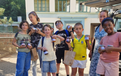 Un atelier entre les enfants du Chalet et les bénévoles de Caritas